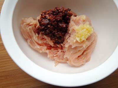 Chipotle-turkey-burgers-with-guacamole-step-by-step-recipe