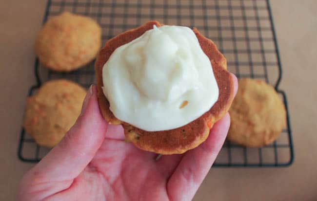 Carrot-cake-whoopie-pies-with-maple-cream-cheese-frosting-step-13