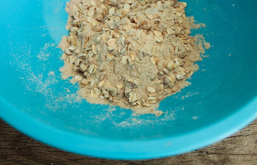 Banana-Bread-with-Walnut-Crumble-step-1-2