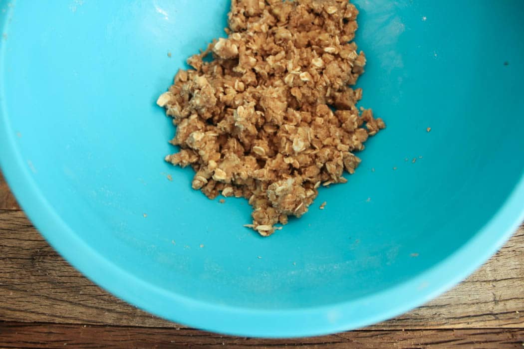 Banana-Bread-with-Walnut-Crumble-step-2-2