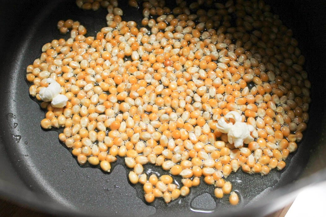 vegan-dark-chocolate-chipotle-stovetop-popcorn-step-2