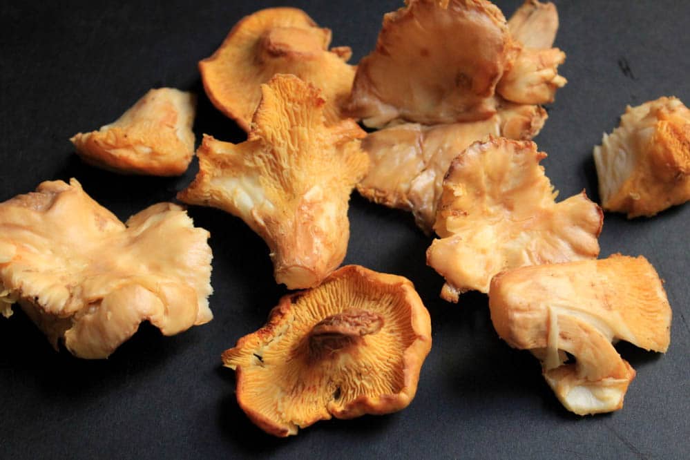 grilled-pita-pizzas-with-prosciutto-chanterelles-arugula-and-a-fried-egg-step-1