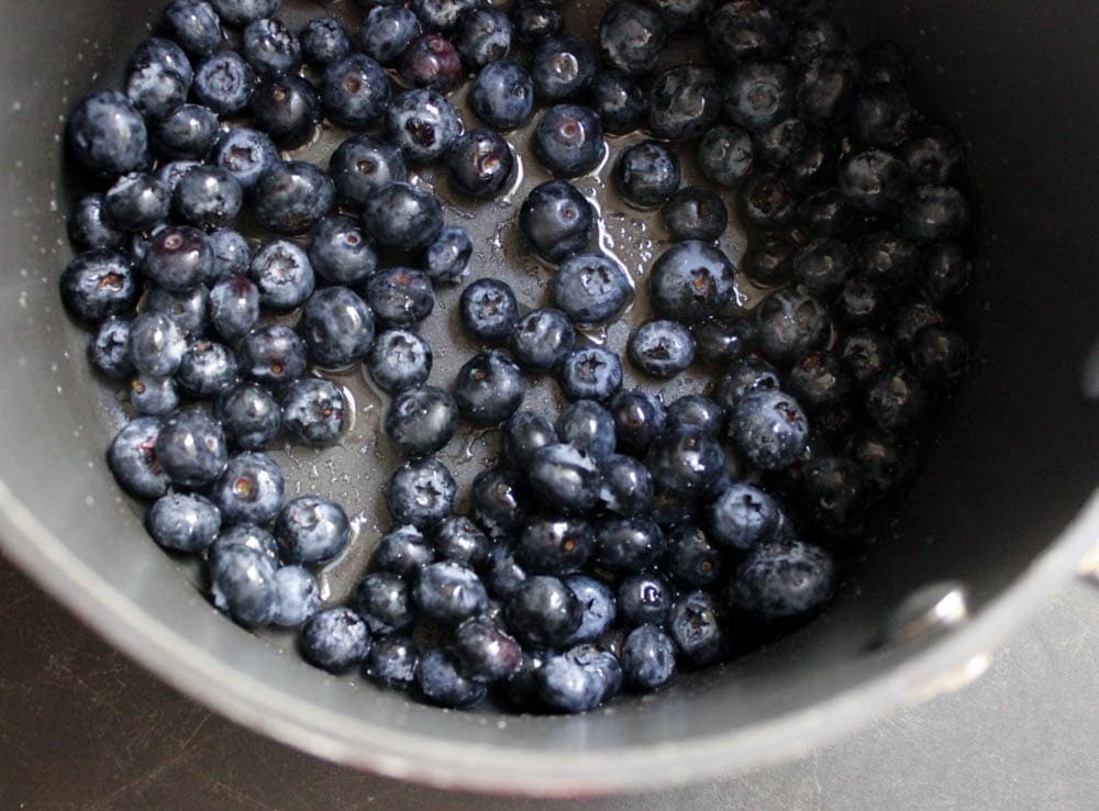 vegan-lemon-breakfast-quinoa-with-toasted-almonds-and-blueberry-compote-step-3