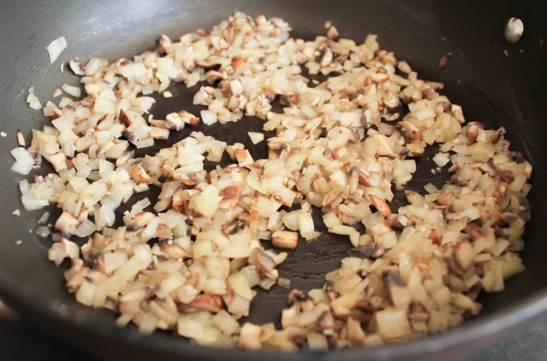 Lasagna-quinoa-bake-with-chicken-spinach-and-mushrooms-step-1