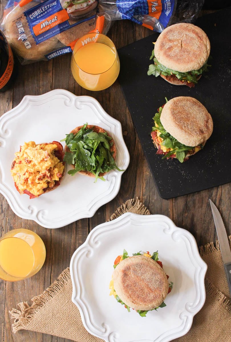 Domesticate-Me-goat-cheese-and-sun-dried-tomato-egg-sandwiches-with-crispy-prosciutto-4