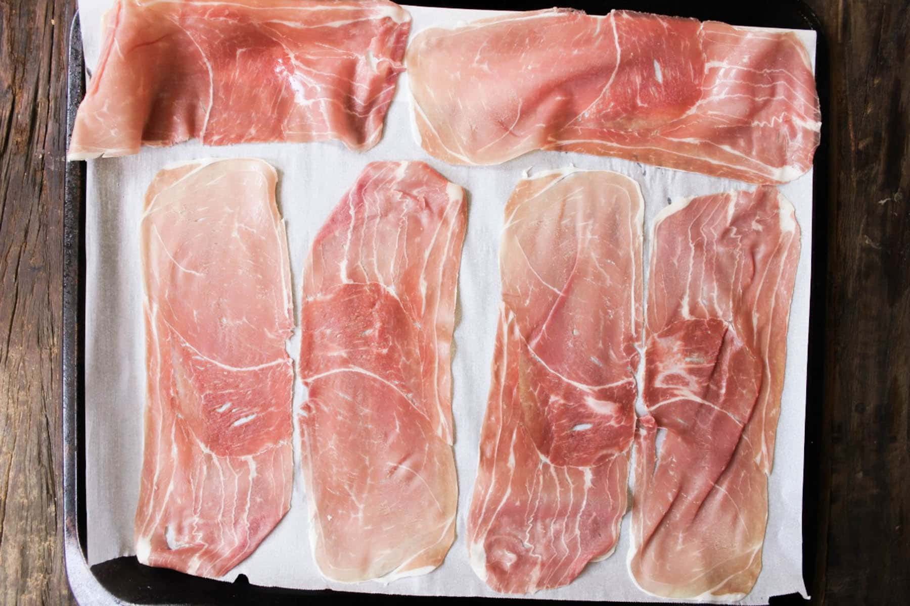 goat-cheese-and-sun-dried-tomato-egg-sandwiches-with-crispy-prosciutto-step-1