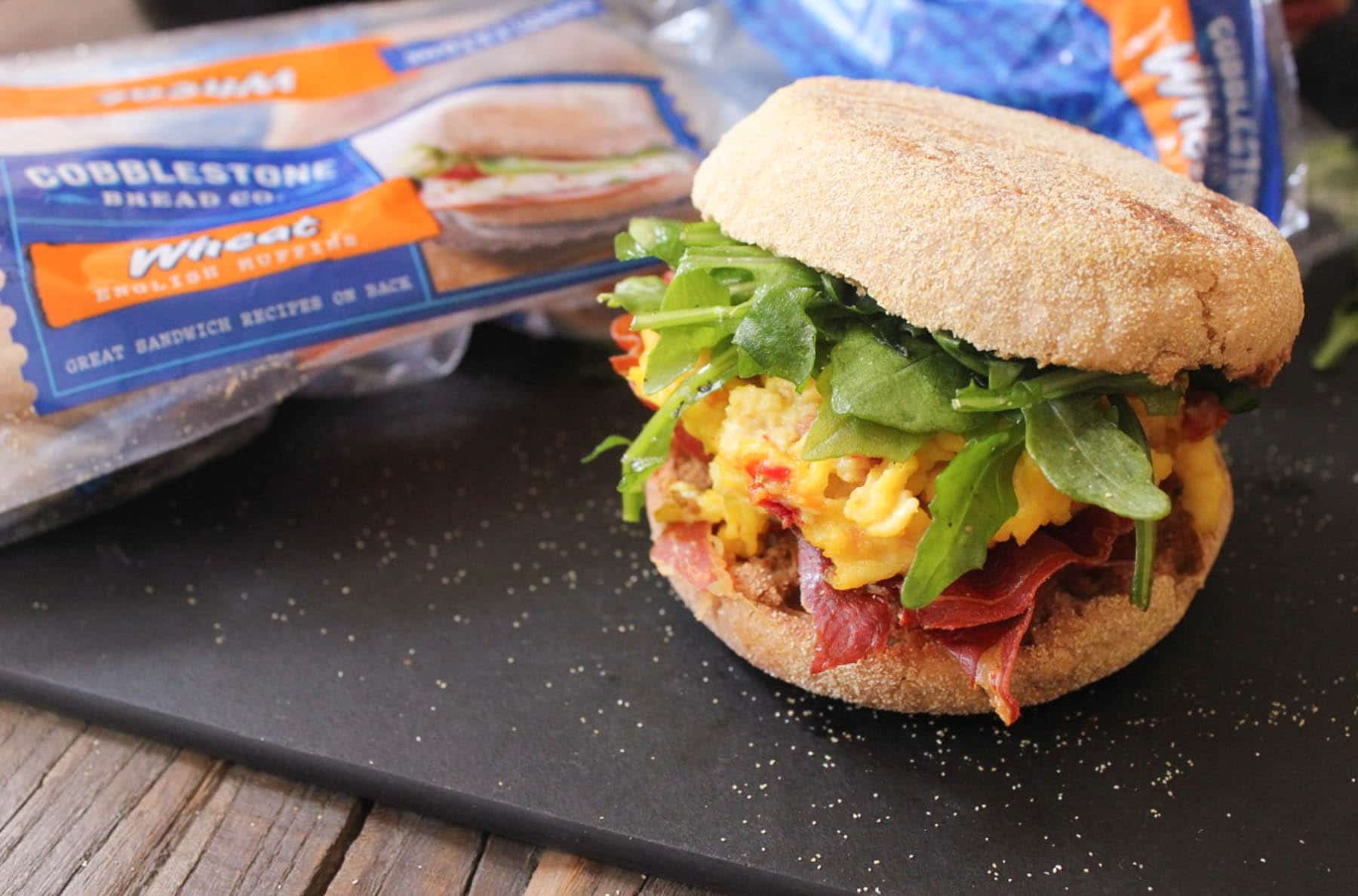 goat-cheese-and-sun-dried-tomato-egg-sandwiches-with-crispy-prosciutto-step-7