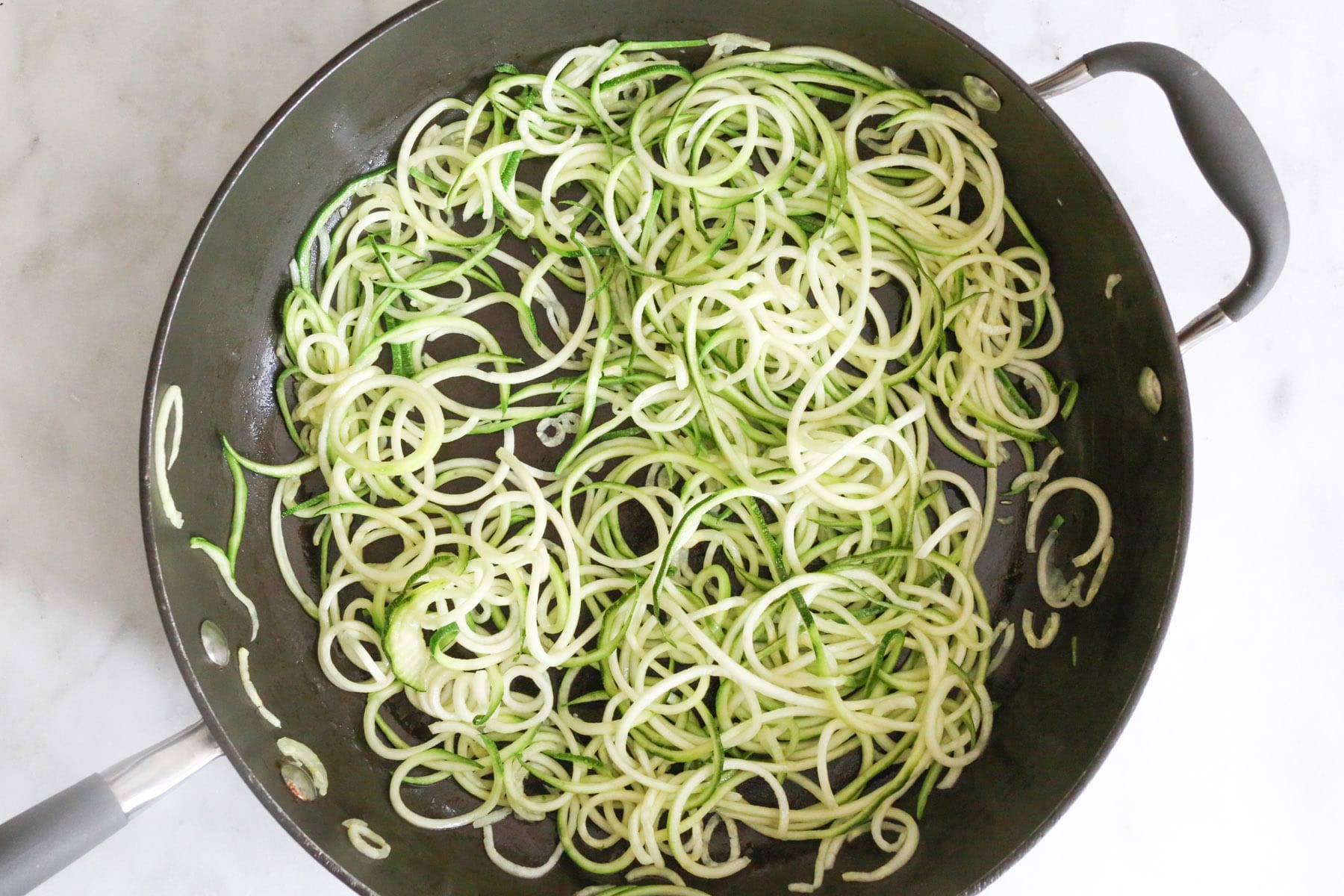 Spaghetti-with-Zucchini-and-Cherry-Tomato-Sauce-step-4